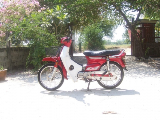 ดรีมคุรุสภาสีแดง สภาพดีมาก สวยๆ ทะเบียนครบ เอกสารพร้อมโอนครบ