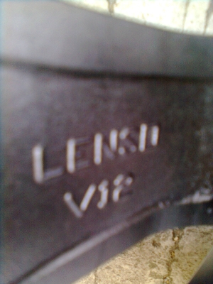 ขายยางพร้อมแม็กLENSO 6 รู ยางดันลอปยางปี12 ขนาด 31X10.50Rขอบ15 วิ่งแค่ 3000 กิโล สภาพยางแม็ก 95\% เหมือนใหม่  1 ชุด พร้อมน๊อต 24 ตัว