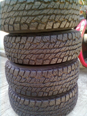 ขายยางพร้อมแม็กLENSO 6 รู ยางดันลอปยางปี12 ขนาด 31X10.50Rขอบ15 วิ่งแค่ 3000 กิโล สภาพยางแม็ก 95\% เหมือนใหม่  1 ชุด พร้อมน๊อต 24 ตัว