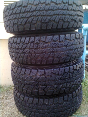 ขายยางพร้อมแม็กLENSO 6 รู ยางดันลอปยางปี12 ขนาด 31X10.50Rขอบ15 วิ่งแค่ 3000 กิโล สภาพยางแม็ก 95\% เหมือนใหม่  1 ชุด พร้อมน๊อต 24 ตัว