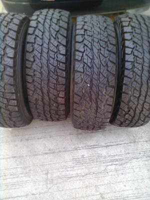 ขายยางพร้อมแม็กLENSO 6 รู ยางดันลอปยางปี12 ขนาด 31X10.50Rขอบ15 วิ่งแค่ 3000 กิโล สภาพยางแม็ก 95\% เหมือนใหม่  1 ชุด พร้อมน๊อต 24 ตัว