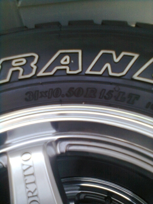 ขายยางพร้อมแม็กLENSO 6 รู ยางดันลอปยางปี12 ขนาด 31X10.50Rขอบ15 วิ่งแค่ 3000 กิโล สภาพยางแม็ก 95\% เหมือนใหม่  1 ชุด พร้อมน๊อต 24 ตัว