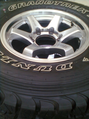 ขายยางพร้อมแม็กLENSO 6 รู ยางดันลอปยางปี12 ขนาด 31X10.50Rขอบ15 วิ่งแค่ 3000 กิโล สภาพยางแม็ก 95\% เหมือนใหม่  1 ชุด พร้อมน๊อต 24 ตัว