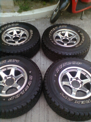 ขายยางพร้อมแม็กLENSO 6 รู ยางดันลอปยางปี12 ขนาด 31X10.50Rขอบ15 วิ่งแค่ 3000 กิโล สภาพยางแม็ก 95\% เหมือนใหม่  1 ชุด พร้อมน๊อต 24 ตัว