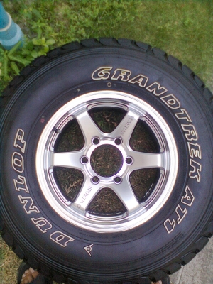 ขายยางพร้อมแม็กLENSO 6 รู ยางดันลอปยางปี12 ขนาด 31X10.50Rขอบ15 วิ่งแค่ 3000 กิโล สภาพยางแม็ก 95\% เหมือนใหม่  1 ชุด พร้อมน๊อต 24 ตัว