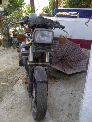 ขายซากCBR400Fพร้อมทะเบียนราคาไม่แพงครับ