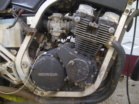 ขายซากCBR400Fพร้อมทะเบียนราคาไม่แพงครับ