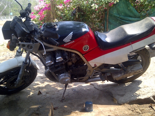 ขายซากCBR400Fพร้อมทะเบียนราคาไม่แพงครับ