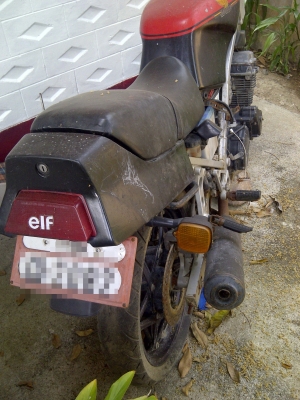 ขายซากCBR400Fพร้อมทะเบียนราคาไม่แพงครับ