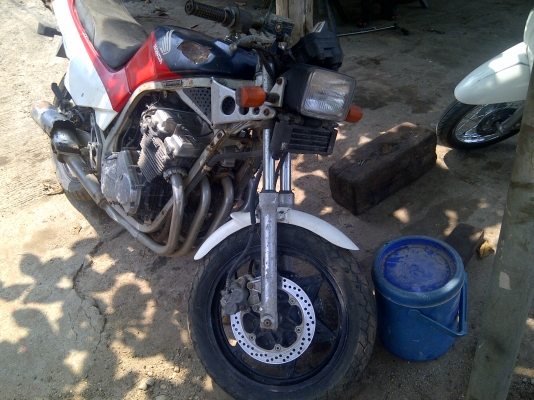 ขายซากCBR400Fพร้อมทะเบียนราคาไม่แพงครับ