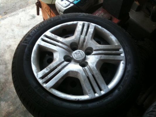 ขายยาง ขอบ 15 ยางปี 2011 ขนาดยาง 175 /65 /15