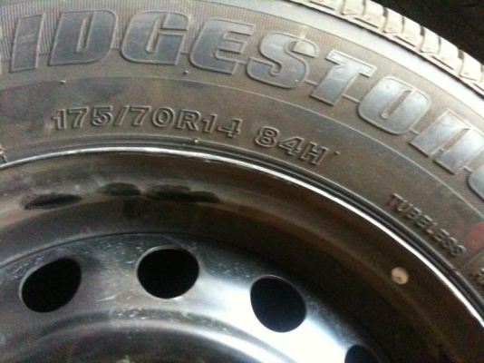 ขายยาง ขอบ 14 ยางปี 2013 ขนาดยาง 175/70/14 ขายยาง ขอบ 14 ยางปี 2013 ขนาดยาง 175/70/14