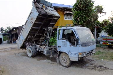 ขาย NPR120 รถห้างแท้  เครื่องดี 80 \%ดั้มใช้งานได้ มีเลขคัชซี ให้เห็นตรงกับในเล่ม 3 ตัวครับ