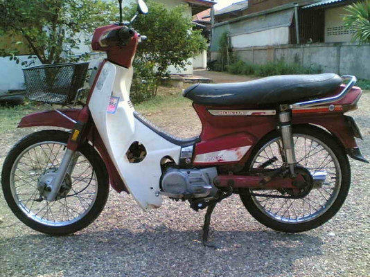 ขายดรีมคุรุ เล่มทะเบียนพร้อมโอนเครื่องสมบูรณ์รถพร้อมใช้งานอะไหร่เดิมครบขาดบังโซ่อย่างเดียว