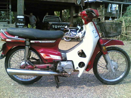 ขายดรีมคุรุ เล่มทะเบียนพร้อมโอนเครื่องสมบูรณ์รถพร้อมใช้งานอะไหร่เดิมครบขาดบังโซ่อย่างเดียว