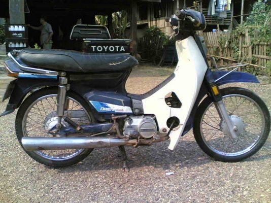 ขายดรีมคุรุ เล่มทะเบียนพร้อมชุดโอนเครื่องดีอะไหร่เดิมติดรถครบรถพร้อมใช้งานตำหนิบังลมแตก