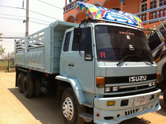 ขายรถบรรทุก 10 ล้อ ดั้ม-สามมิตร ISUZU นางฟ้า 195 แรงม้า ทะเบียนพร้อมโอน