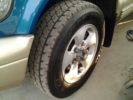 ขอปรับราคาลงหน่อยครับขายล้อKIA sportageพร้อมยาง205 70 15 ปี1612