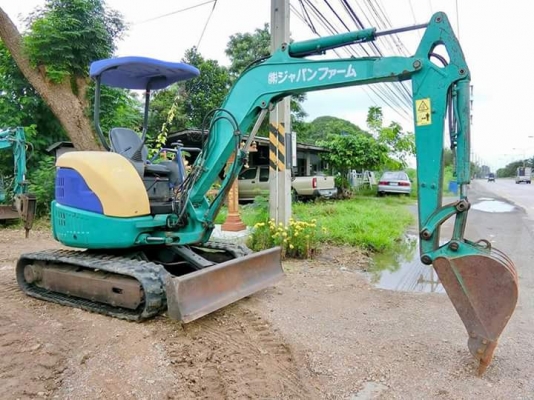 ขายรถขุด ยี่ห้อ: KOMATSU แบบ: PC30MR-1 ราคา 400,000 บาท (ต่อรองได้) เครื่อง3สูบ คอนโทนสั้น ปั้มนิ้ว สภาพเดิมๆจากญี่ปุ่น การใช้งานชม5011 ชม. แทรกยาง ช่วงล่างแน่น รถเก่านอกแท้ญี่ปุ่น  มีเอกสารใบอินวอย ไม่เคยใช้งานในไทย100\% รถพร้อมใช้งาน   สนใจติดต่อ  โทร :