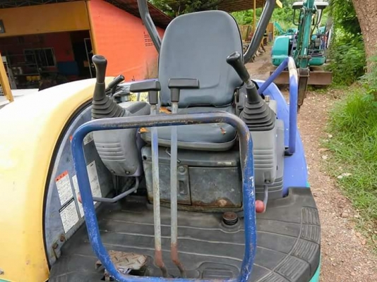 ขายรถขุด ยี่ห้อ: KOMATSU แบบ: PC30MR-1 ราคา 400,000 บาท (ต่อรองได้) เครื่อง3สูบ คอนโทนสั้น ปั้มนิ้ว สภาพเดิมๆจากญี่ปุ่น การใช้งานชม5011 ชม. แทรกยาง ช่วงล่างแน่น รถเก่านอกแท้ญี่ปุ่น  มีเอกสารใบอินวอย ไม่เคยใช้งานในไทย100\% รถพร้อมใช้งาน   สนใจติดต่อ  โทร :