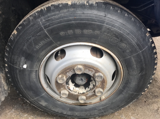 ขายรถ6ล้อISUZU NQR140แรงโทโบ หัวน้ำเงินไฟทับทิมแท้ ยูโร2จดปี47 ตู้แห้งประตู10บานยาว5.60เมตร