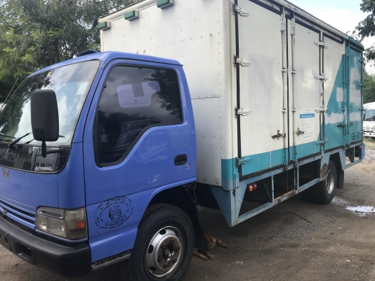 ขายรถ6ล้อISUZU NQR140แรงโทโบ หัวน้ำเงินไฟทับทิมแท้ ยูโร2จดปี47 ตู้แห้งประตู10บานยาว5.60เมตร