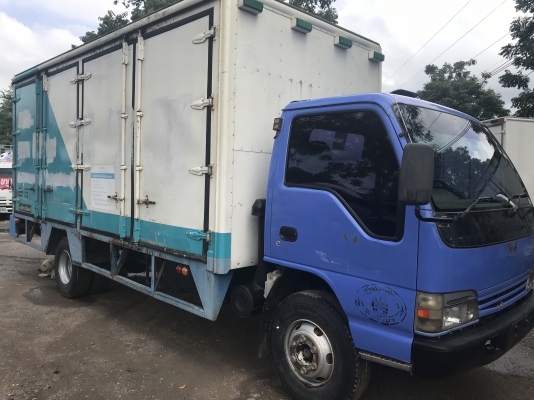 ขายรถ6ล้อISUZU NQR140แรงโทโบ หัวน้ำเงินไฟทับทิมแท้ ยูโร2จดปี47 ตู้แห้งประตู10บานยาว5.60เมตร