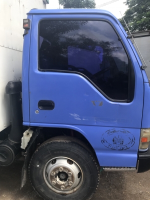 ขายรถ6ล้อISUZU NQR140แรงโทโบ หัวน้ำเงินไฟทับทิมแท้ ยูโร2จดปี47 ตู้แห้งประตู10บานยาว5.60เมตร