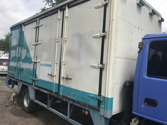 ขายรถ6ล้อISUZU NQR140แรงโทโบ หัวน้ำเงินไฟทับทิมแท้ ยูโร2จดปี47 ตู้แห้งประตู10บานยาว5.60เมตร