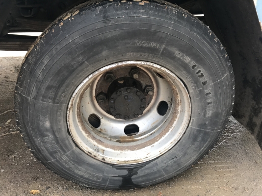 ขายรถ6ล้อISUZU NQR140แรงโทโบ หัวน้ำเงินไฟทับทิมแท้ ยูโร2จดปี47 ตู้แห้งประตู10บานยาว5.60เมตร