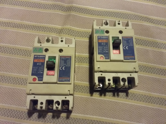 เบรกเกอร์ mitsubishi 3pole 40A. Japan