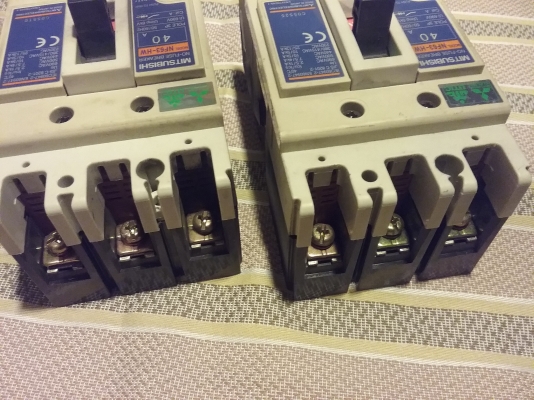 เบรกเกอร์ mitsubishi 3pole 40A. Japan เบรกเกอร์ mitsubishi 3pole 40A. Japan