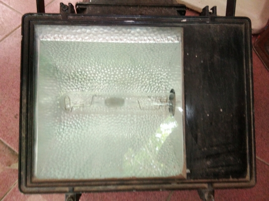 ขาย ตัวบอดี้ โคมไฟ สปอร์ตไลท์ ตัวละ 400 บาท ขาย ตัวบอดี้ โคมไฟ สปอร์ตไลท์ ตัวละ 400 บาท