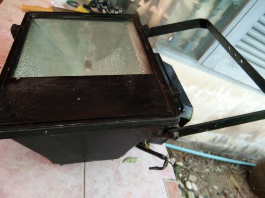 ขาย ตัวบอดี้ โคมไฟ สปอร์ตไลท์ ตัวละ 400 บาท ขาย ตัวบอดี้ โคมไฟ สปอร์ตไลท์ ตัวละ 400 บาท