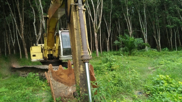 รถแบคโฮ SUMITOMO 200 - 2. , ( ขายตาม สภาพ. ) สนใจติดต่อ 081 - 6079515