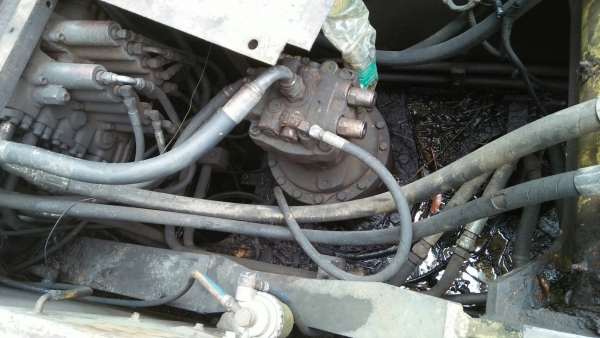 รถแบคโฮ SUMITOMO 200 - 2. , ( ขายตาม สภาพ. ) สนใจติดต่อ 081 - 6079515
