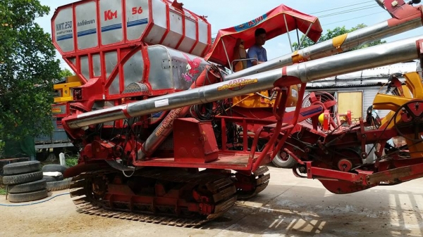 ขายรถเกี่ยวข้าวศักดิ์พัฒนาKM49 ช่วงล่าง200ปั๊ม23 เครื่องHO7Dโบว์ อุ้ม2.5ตัน วีดีโอการทำงาน https://youtu.be/eQpLsONhI7s