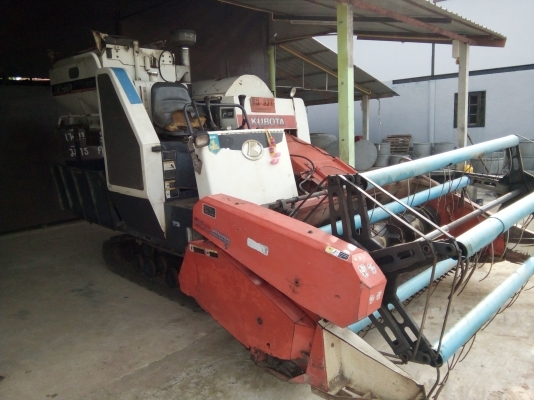 ขายด่วน 158000 บาท รถเกี่ยวข้าวคูโบต้าDC 60 พลัช เล่มพร้อม ปี54