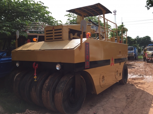 ขาย รถบด ล้อยาง 11 ล้อ หน้า 5 หลัง 6 ยี่ห้อ Mitsubishi รถพร้อมใช้งานเลยครับ สนใจติดต่อ 081-9652321