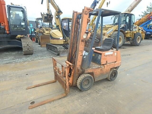 ขายรถตัก TOYOTA FD9 ตักสูง 3 ม  เกียร์ ปั้ม สมบูรณ์พร้อมใช้ครับ ติดต่อ 063-9316985 ID LINE : 0639316985 ครับ