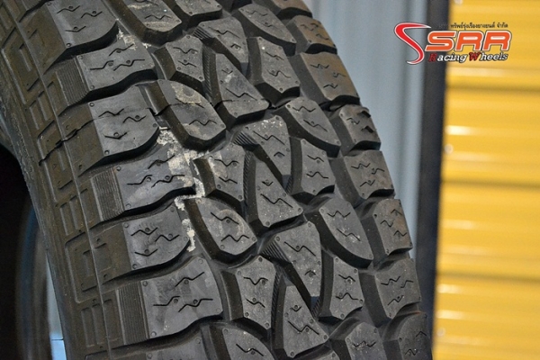 MICKEY THOMPSON STZ 265/75R16 เส้นละ 4,900 บาท