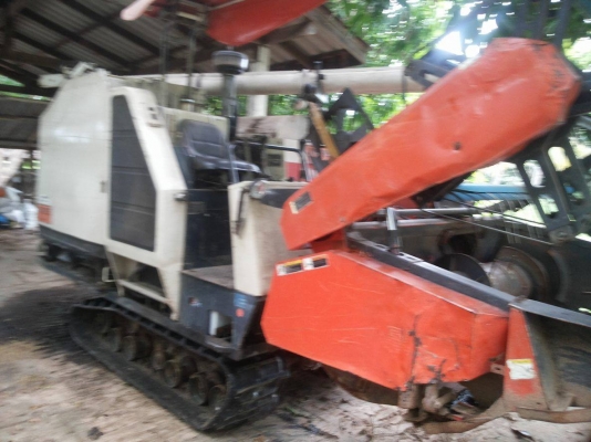 ขายตามสภาพ รถเกี่ยว คูโบต้า 68 แรง พร้อมเทเลอร์