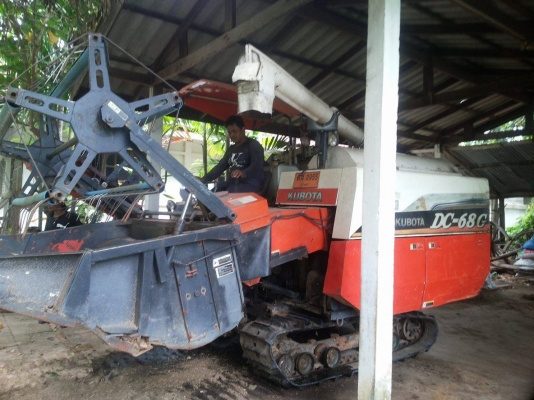 ขายตามสภาพ รถเกี่ยว คูโบต้า 68 แรง พร้อมเทเลอร์