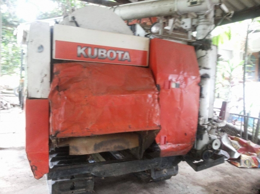 ขายตามสภาพ รถเกี่ยว คูโบต้า 68 แรง พร้อมเทเลอร์ ขายตามสภาพ รถเกี่ยว คูโบต้า 68 แรง พร้อมเทเลอร์