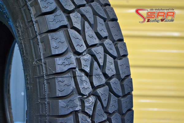 ยาง MICKEY THOMPSON STZ 245/75R16 เส้นละ 4,900 บาท