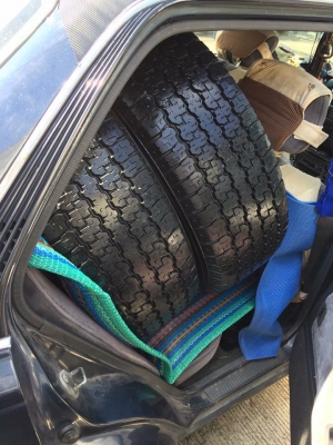 ยาง Bridgestone 31 10.5 R15 กลางปี14 ดอกเต็ม ใช้ยาว ราคาไม่แพง