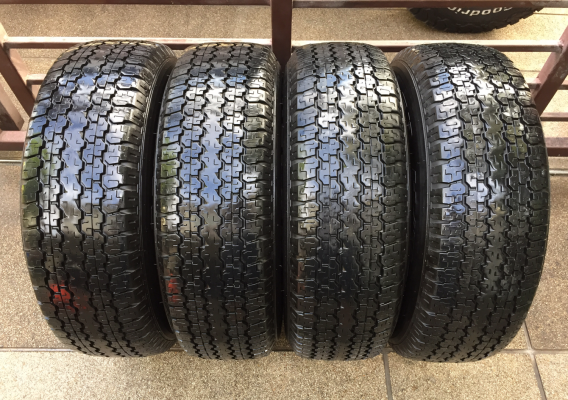 ยาง Bridgestone 31 10.5 R15 กลางปี14 ดอกเต็ม ใช้ยาว ราคาไม่แพง