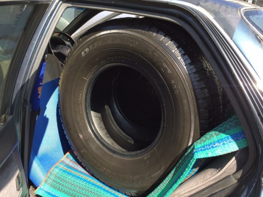 ยาง Bridgestone 31 10.5 R15 กลางปี14 ดอกเต็ม ใช้ยาว ราคาไม่แพง