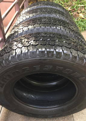 ยาง Bridgestone 31 10.5 R15 กลางปี14 ดอกเต็ม ใช้ยาว ราคาไม่แพง