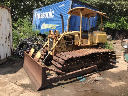 ขายรถแทรกเตอร์ MITSUBISHI BD2F ตีนเป็ด ราคา.150000 ต่อรอง เครื่องดี ปั้มแรง โซ้หนา บอร์ดี้รอบคันสวย รถเก็บรายละเอียดนิดหน่อย ก็ใช้งานได้เลย สรใจโทร.081-3531946 ต่อ.บางนา &amp; ไอร์ดีลาย รถอยู่ กทม บางนา ครับ